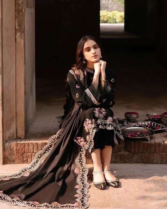 Heavy Embroidered Lawn Printed Dress With 4-Sided Chiffon Embroidered Dupatta (Unstitched) (ST440) - Image 2